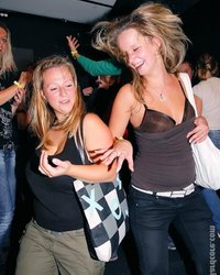 Мужики ебут выпивших развратных телок 15 фото